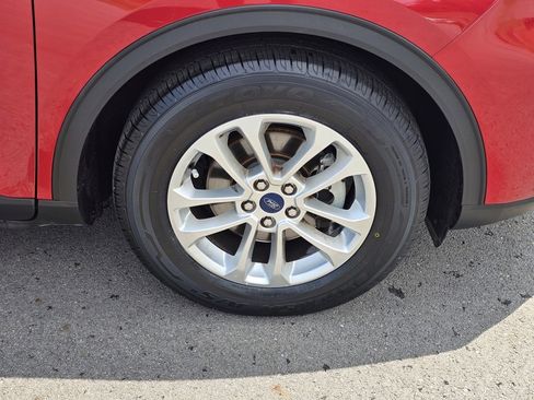 Used 2021 Ford Escape SE image 12