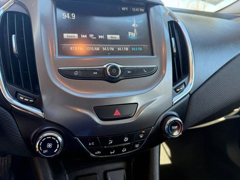 Used 2017 Chevrolet Cruze LT image 26