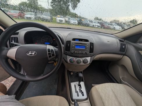 Used 2010 Hyundai Elantra GLS FWD image 12