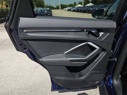 New 2025 Audi Q3 2.0T Premium image 15