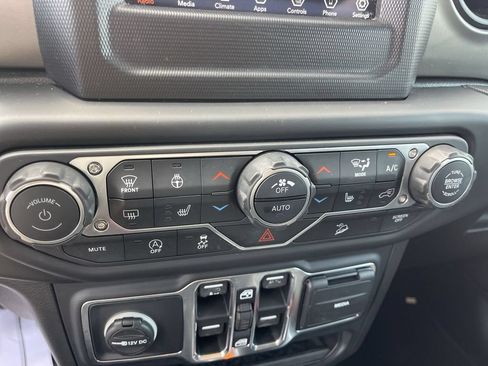 Used 2019 Jeep Wrangler Unlimited Sport S AWD/4WD image 18