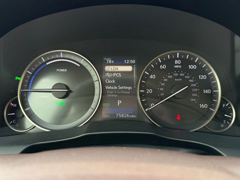 Used 2016 Lexus ES 300h w/ Luxury Package w/Wood Trim FWD image 19