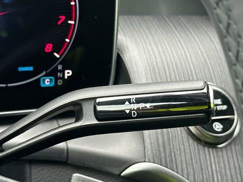 Used 2025 Mercedes-Benz GLC 300 image 27