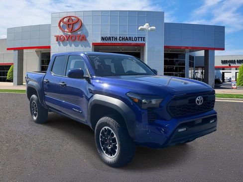 Used 2025 Toyota Tacoma TRD Off-Road image 3