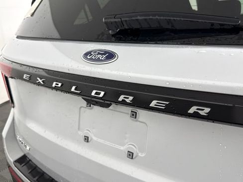 Used 2025 Ford Explorer Active w/ Active Comfort Package AWD/4WD image 18
