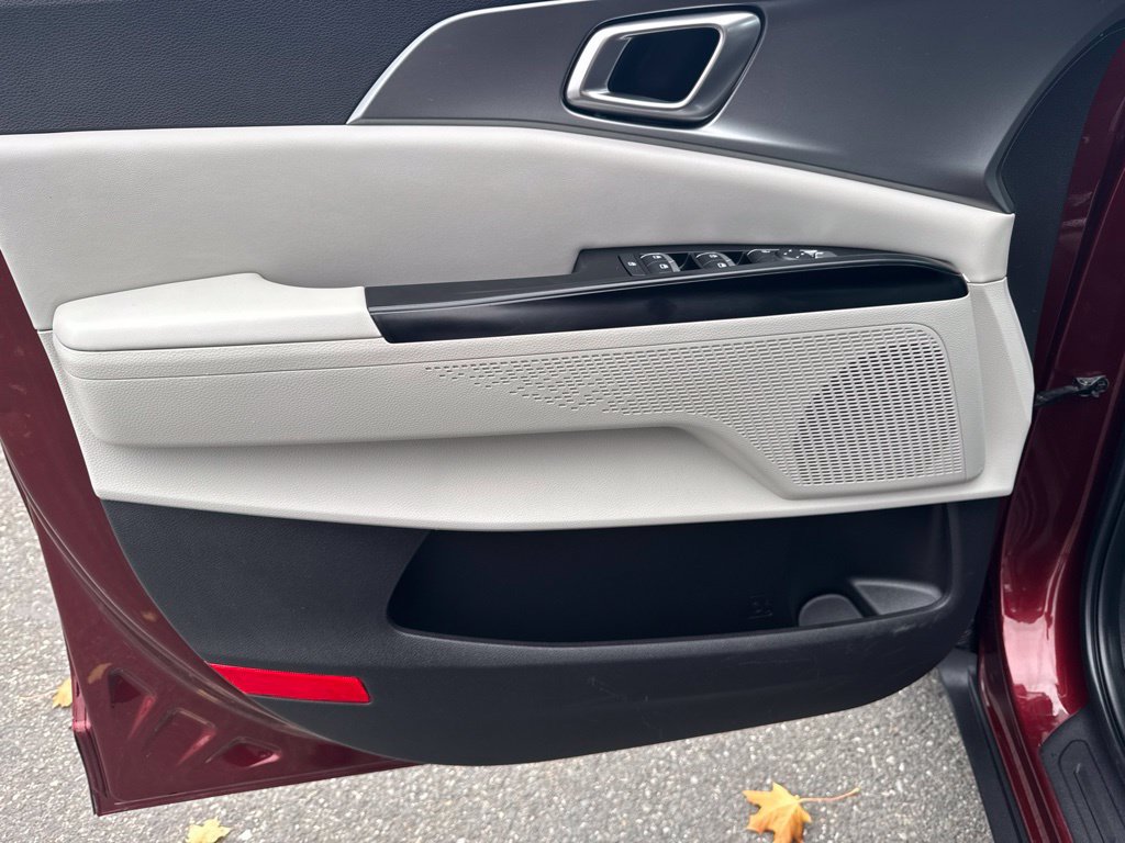 Certified 2022 Kia Carnival LX FWD image 12