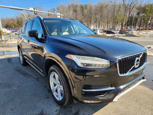 Used 2017 Volvo XC90 T5 Momentum w/ Vision Package image 3