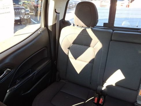 Used 2019 GMC Canyon SLE w/ SLE Convenience Package image 18