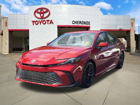 Used 2026 Toyota Camry SE w/ Convenience Package FWD image 1