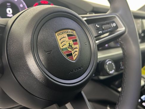 Used 2025 Porsche Cayenne AWD/4WD image 20