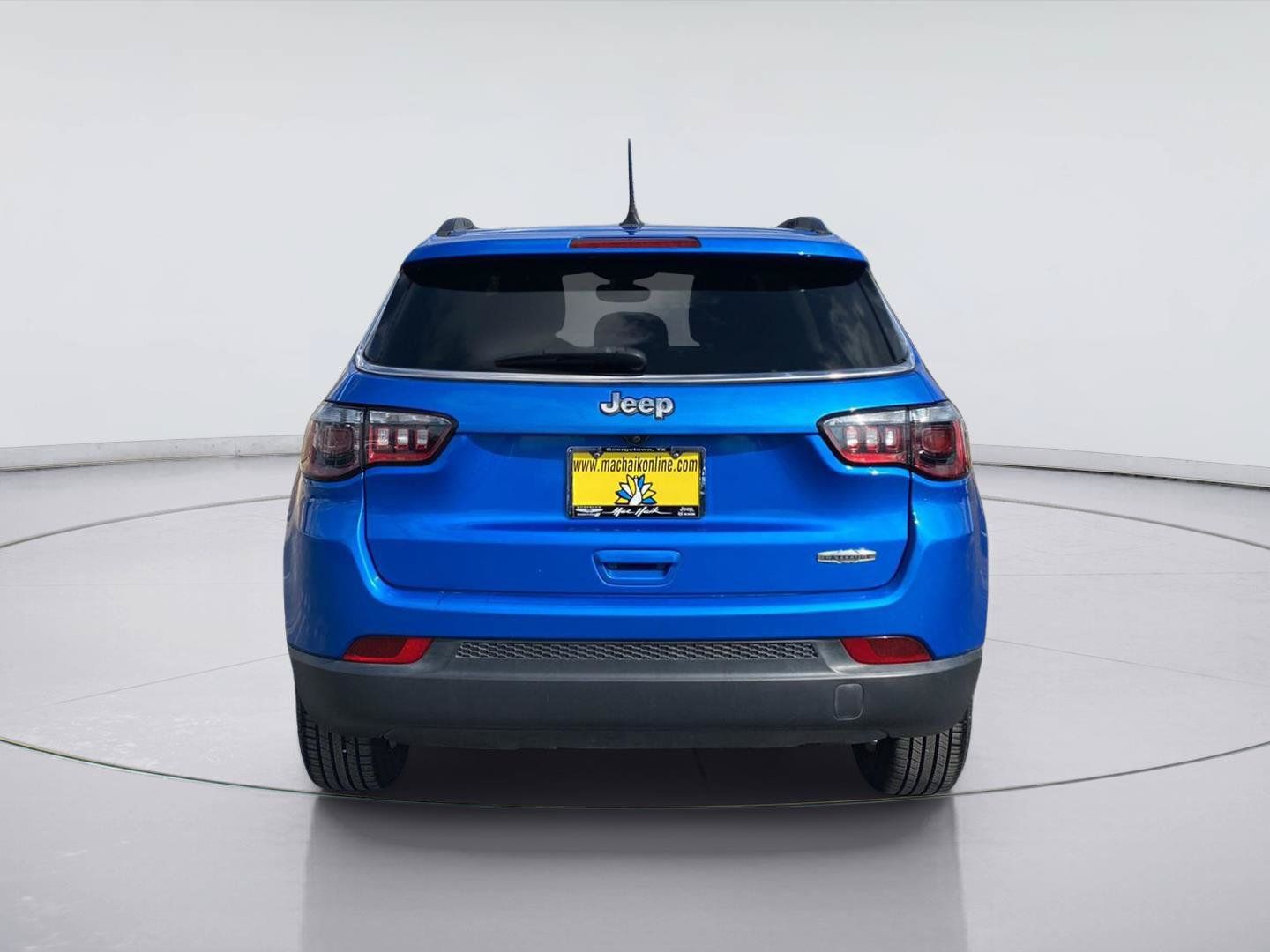 Used 2020 Jeep Compass Latitude w/ Popular Equipment Group FWD image 4