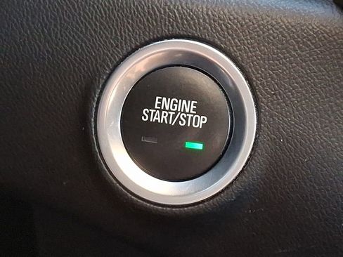 Used 2024 GMC Terrain SLT image 19