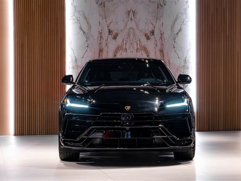 Used 2023 Lamborghini Urus Performante AWD/4WD image 2