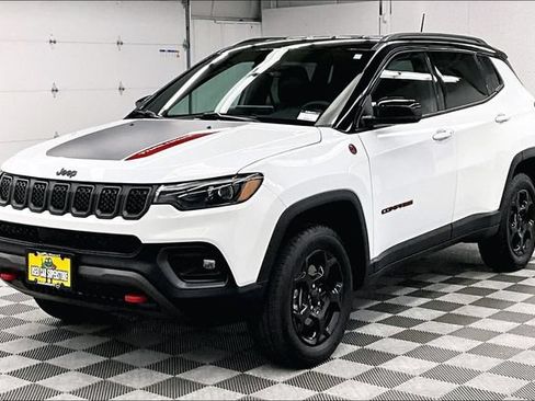 Used 2024 Jeep Compass Trailhawk w/ Trailhawk Elite Group AWD/4WD image 12