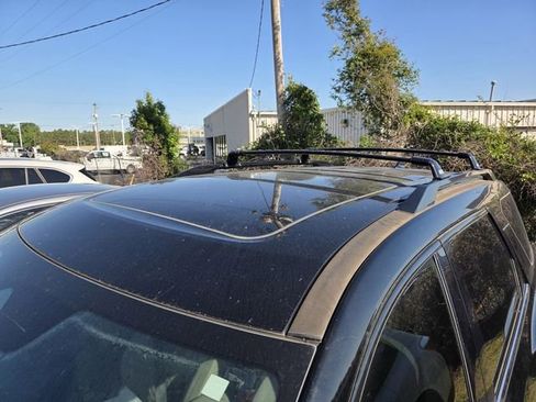 Used 2023 Nissan Pathfinder SV w/ SV Premium Package FWD image 6