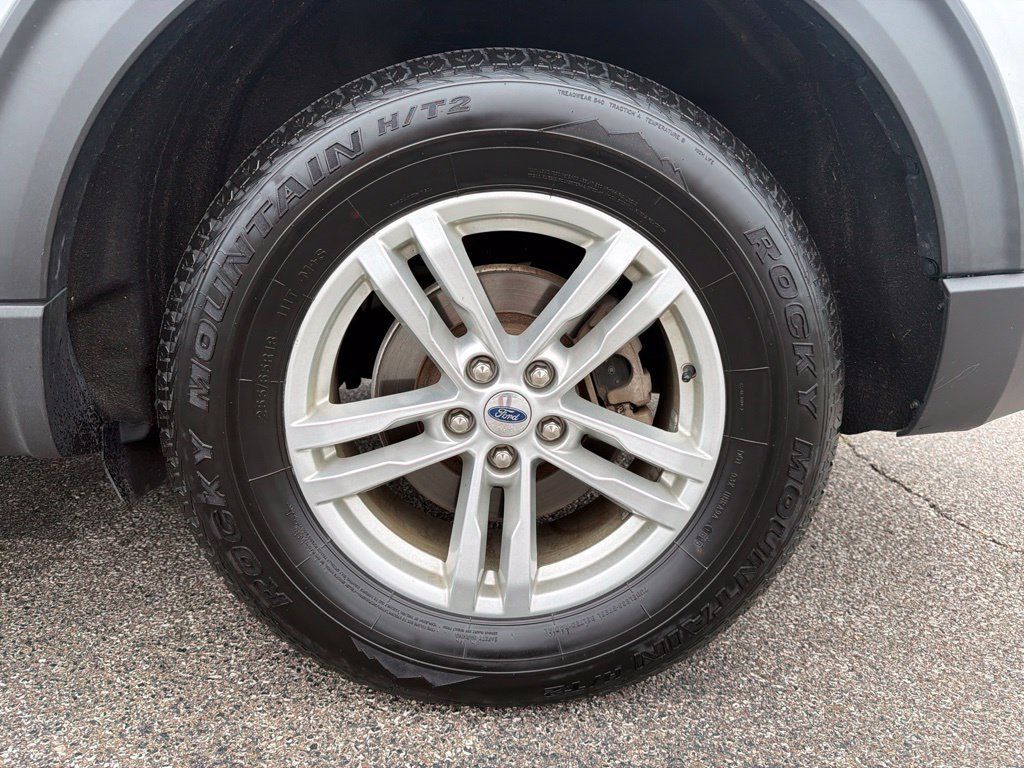Used 2021 Ford Explorer XLT AWD/4WD image 12