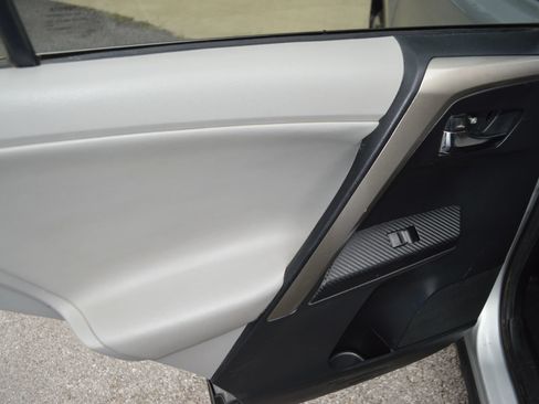 Used 2013 Toyota RAV4 Limited AWD/4WD image 18