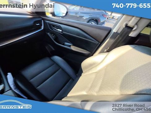 Used 2023 Nissan Rogue SV w/ SV Premium B Package image 11