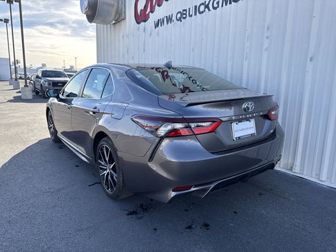 Used 2023 Toyota Camry SE image 9