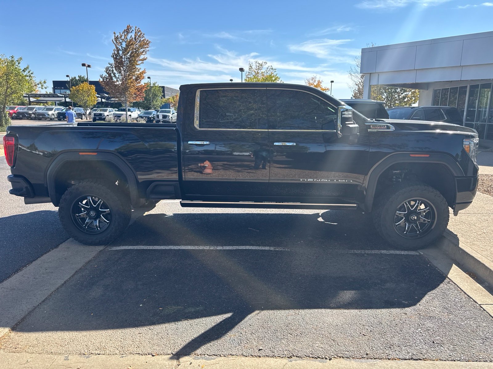 Used 2022 GMC Sierra 2500 Denali w/ Denali Black Diamond Edition AWD/4WD image 2