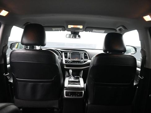 Used 2019 Toyota Highlander Plus AWD/4WD image 40