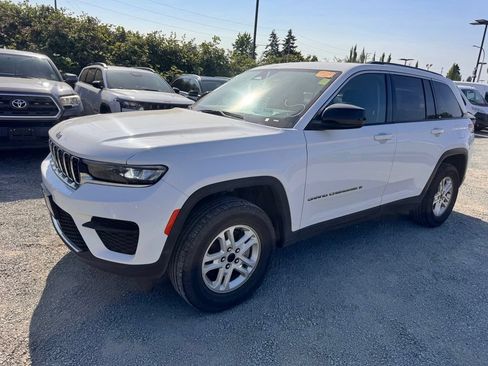 Used 2023 Jeep Grand Cherokee Laredo AWD/4WD image 7