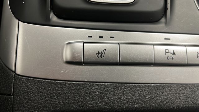 Used 2024 Kia Carnival LX FWD image 29