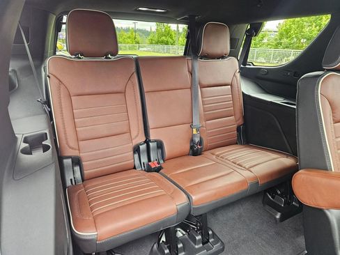 Used 2023 GMC Yukon Denali Ultimate w/ LPO, Floor Liner Package AWD/4WD image 13