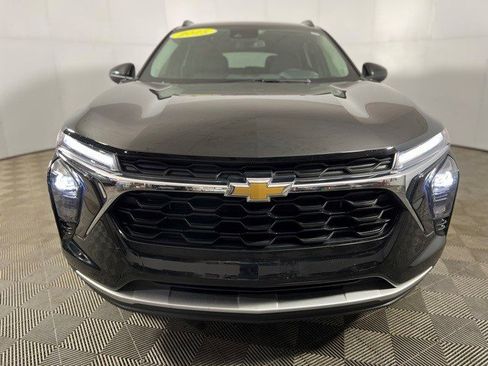 Certified 2025 Chevrolet Trax LT w/ Driver Confidence Package image 8