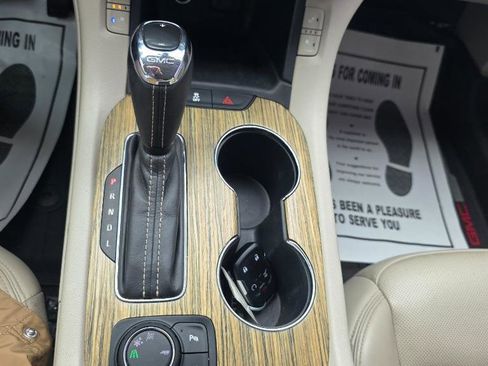 Used 2019 GMC Acadia Denali w/ Technology Package FWD image 20