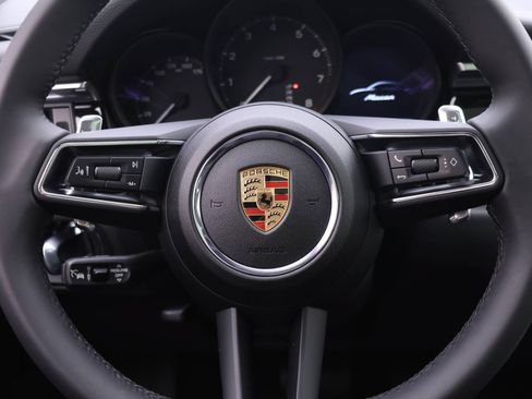 Used 2025 Porsche Macan AWD/4WD image 17