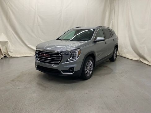 Used 2024 GMC Terrain SLT AWD/4WD image 2