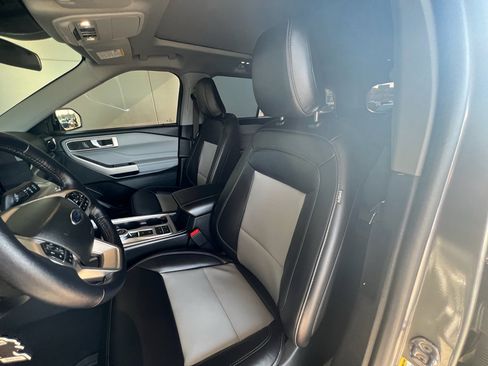 Used 2023 Ford Explorer XLT w/ Equipment Group 202A RWD image 14