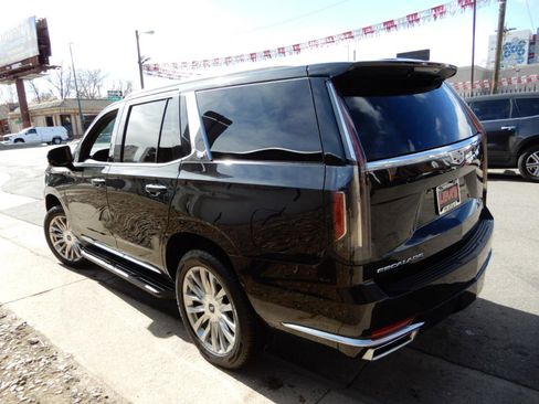 Used 2022 Cadillac Escalade Premium Luxury image 7