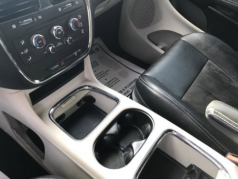 Used 2020 Dodge Grand Caravan SXT image 15