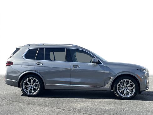 Used 2025 BMW X7 xDrive40i w/ Parking Assistance Package image 28
