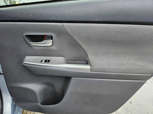 Used 2013 Toyota Prius V Three image 16