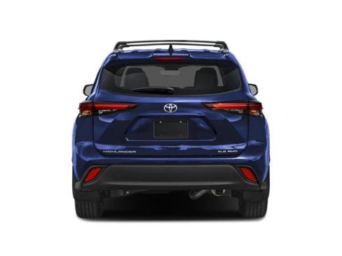 Used 2025 Toyota Highlander XLE FWD image 5