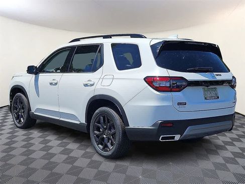 New 2025 Honda Pilot Touring image 4