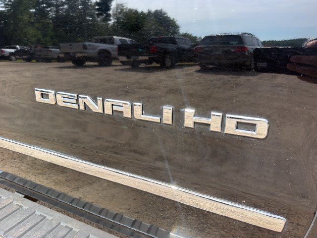 Used 2016 GMC Sierra 2500 Denali w/ Driver Alert Package AWD/4WD image 9