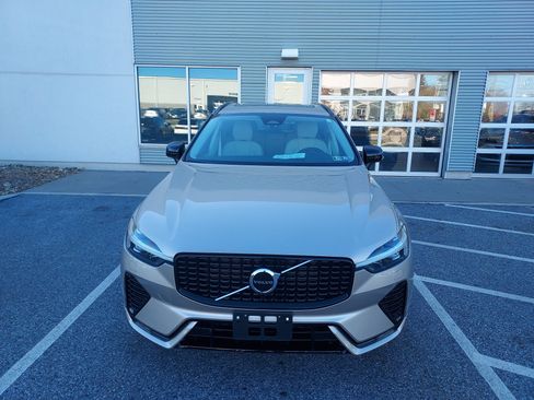 Used 2024 Volvo XC60 B5 Core w/ Climate Package image 2