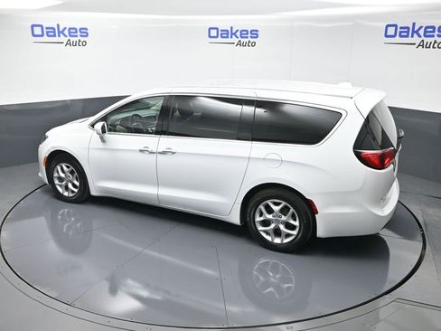 Used 2018 Chrysler Pacifica Touring Plus w/ Tire & Wheel Group image 52