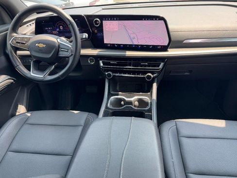 Used 2025 Chevrolet Traverse LT AWD/4WD image 14