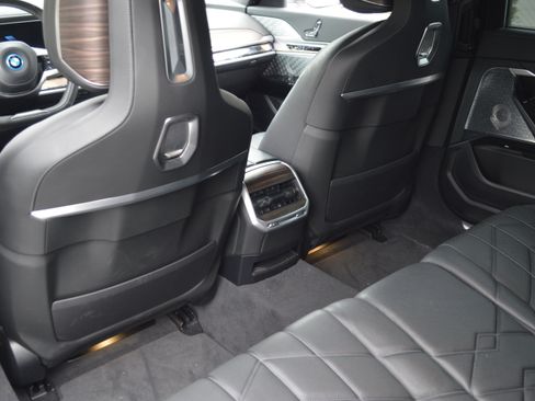Certified 2023 BMW i7 xDrive60 AWD/4WD image 29
