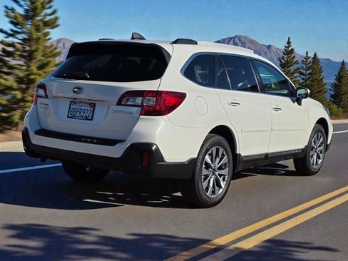 Used 2018 Subaru Outback 2.5i Touring image 7