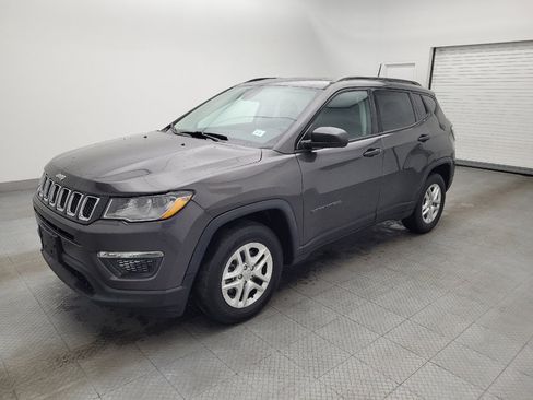 Used 2018 Jeep Compass Sport image 2