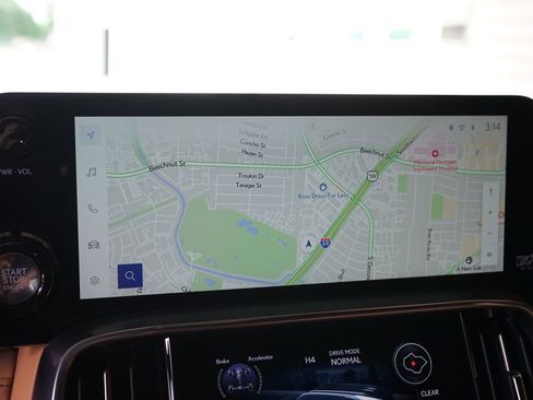 Used 2024 Lexus LX 600 4WD w/ Luxury Package image 16