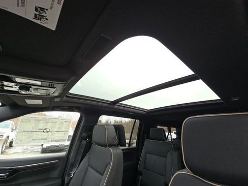 New 2026 Chevrolet Suburban Premier image 21