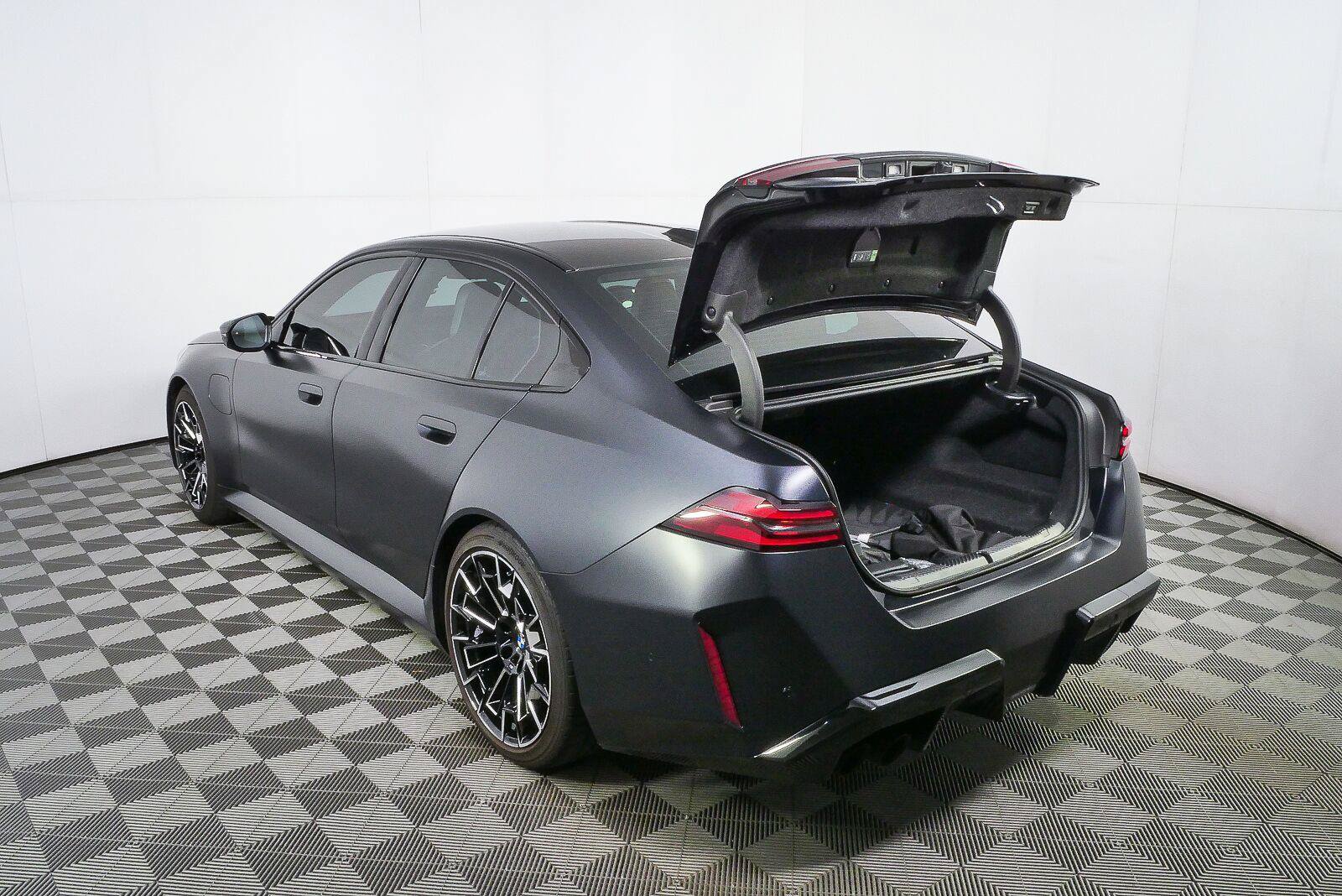 Used 2026 BMW M5 w/ Carbon Package AWD/4WD image 26