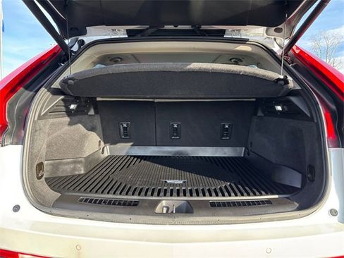 Used 2021 Cadillac XT4 Premium Luxury w/ Cold Weather Package image 16